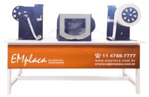 O EMB150 pode acomodar rolos de etiquetas de aproximadamente 400mm de diâmetro e aproximadamente 450 m de comprimento. Isso garante ao processo de impressão um menor número de paradas para reabastecimento de insumos. Esta solução é voltada para situações em que existem impressão de grandes volumes de etiquetas. Também está disponível na versão RA que é destinada para impressoras digitais onde o equipamento é habilitado para rebobinar e desbobinar etiquetas conforme necessário.