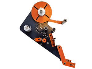 Versatilidade é a palavra-chave quando falamos do EMA120Apply, ele se adapta a diversos tipos de esteiras transportadoras, fechadoras e seladoras de caixas, linhas de envasamento e estações de finalização de produção.