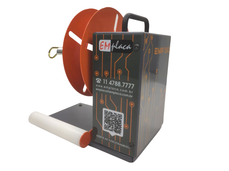 Ao incorporar os Rebobinadores de Etiquetas da Emplaca em seu processo, você não só aprimorara a organização da central de impressão, resultando na produção de rolos prontos para aplicação, mas também permite que um operador gerencie simultaneamente mais de uma impressora, trazendo qualidade e eficiência para sua operação.